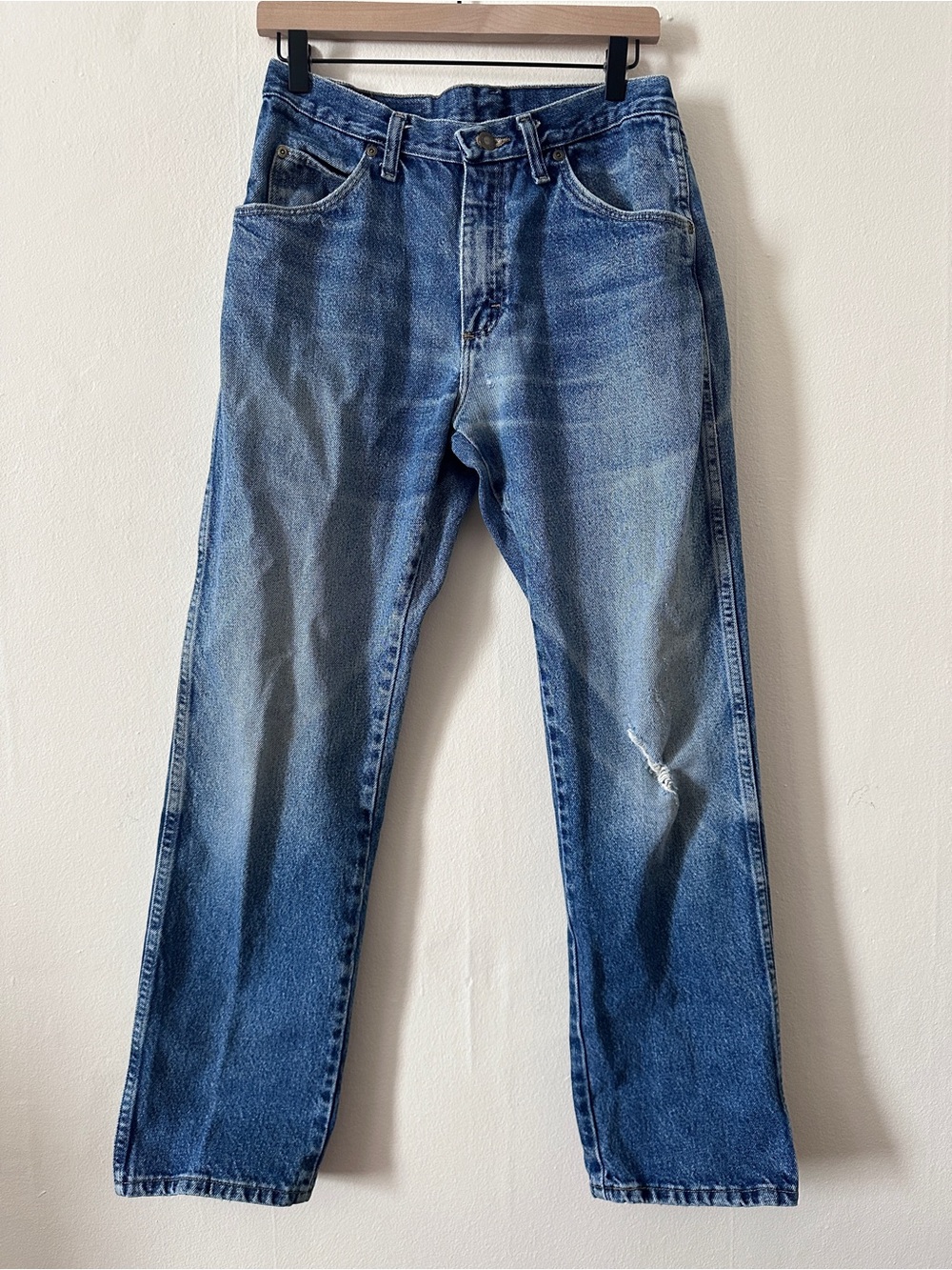 Vintage Wrangler Men’s Faded and Distressed Blue Straight Jeans